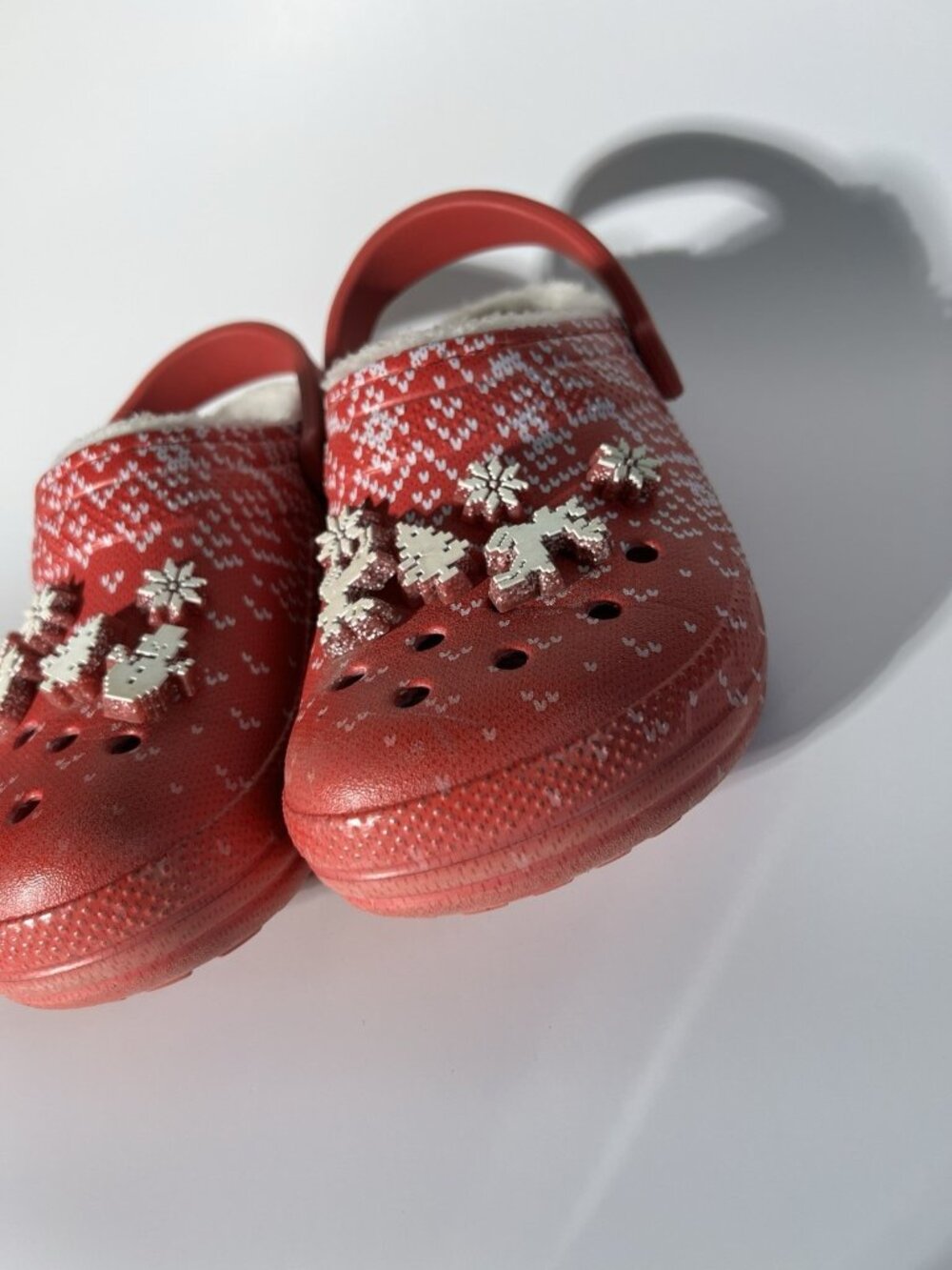 Women's Size 7 Crocs Lined Holiday Charm Clog Red/White w/Jibbitz Ugly Sweater - Picture 15 of 15